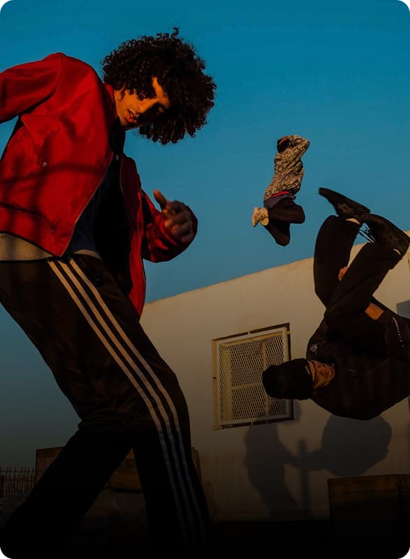 Background for Plus Qu'un Média,