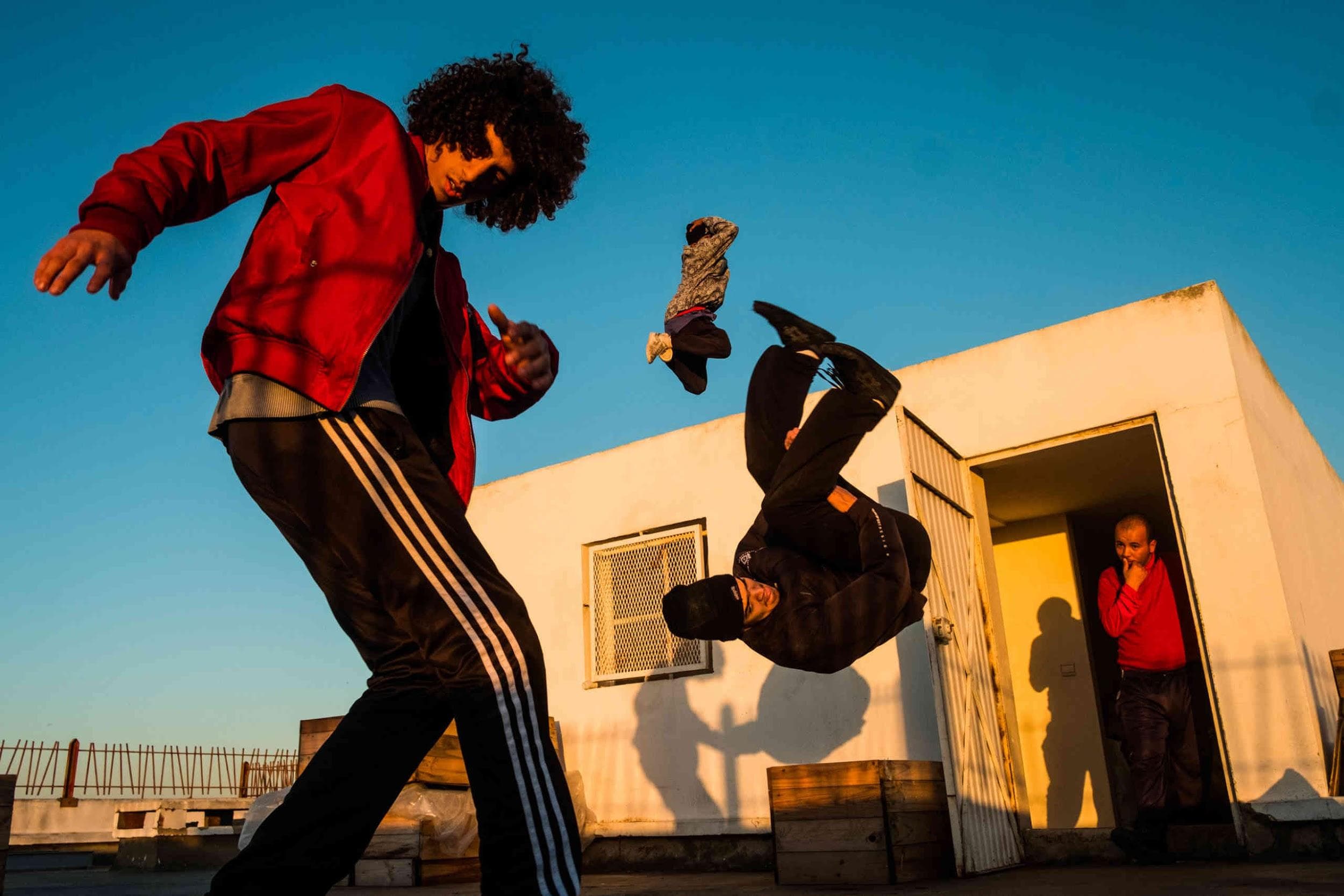 Background for Plus Qu'un Média,